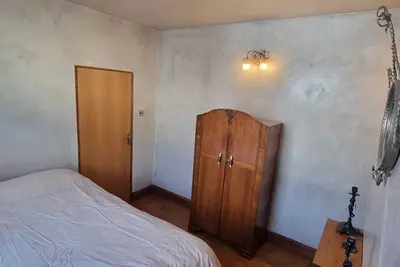 Conveniently located double too in a mid terraced house with garden