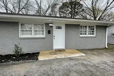 Image de Apt. near Downtown Greenville (2br/1ba, 3 beds)