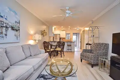 Image de Renovated 2br\/2 Bath, ground floor, washer\/dryer. 0. 3 Mile Walk to Siesta Beach.