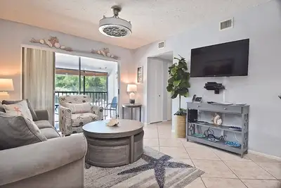 Image de Renovated 1 Br/1 Bath, New Furniture & Appliances.