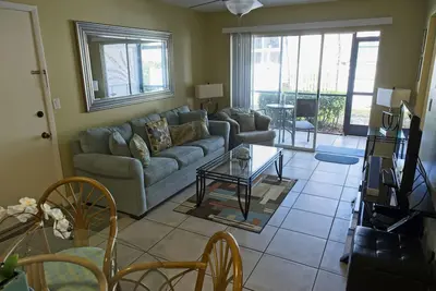 Image de Walk to Siesta Beach, Wifi, Renovated Ground Floor Unit, Covered Parking