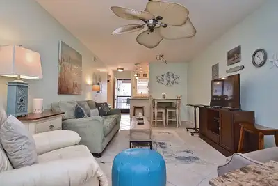 Image de Walk to Siesta Key beach. 2 Br/2 Bath. Washer/Dryer. Heated Pool. Gas Grills.