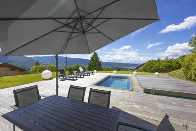 Image de Appartement Adret avec Piscine, vue lac et montagne