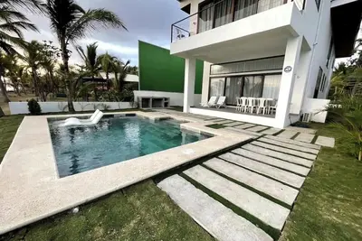 Image de Stunning contemporary beach front villa