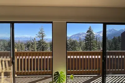 Image de Newly Renovated & Epic Views walk to Canyon Lodge