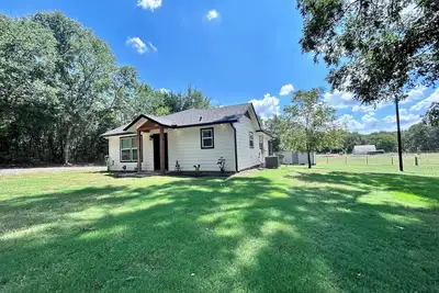 Image de New! ! ! Fire pit And golf! ! Luxury Country Retreat in heart of Majestic Etx! ! !