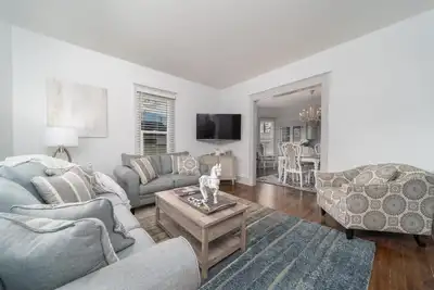 Image de Cozy downtown retreat (pet friendly! )