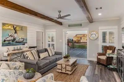 Image de Warm, happy cottage: a short walk from the beach