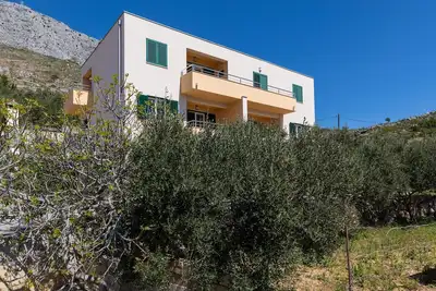 Image de Appartement d'une chambre avec le balcon et la vue sur le mer Dugi Rat, Omis (A-19516-a)