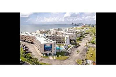 Image de Lovely 1-bedroom condo with pool and beach access.