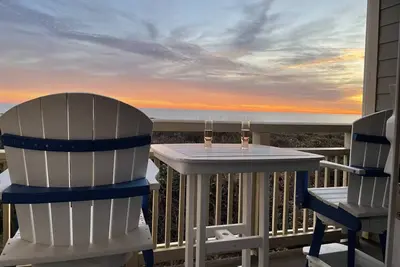 Image de Oceanfront 2nd Floor Condo w\/ Spectacular Views! Great outdoor seating & Easy Access to Beach & Pool