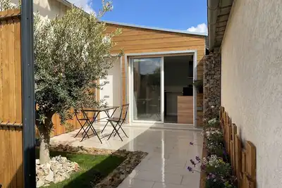 Image de Charmant studio\/chambre avec terrasse privée