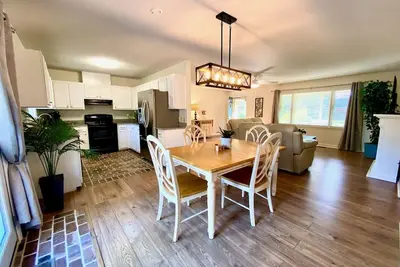 Image de Beautiful Three bedroom home close to the beach