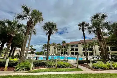 Image de Enjoy Free Daily Fun along with ease and serenity at the beach! Beautifully upgraded and remodeled.