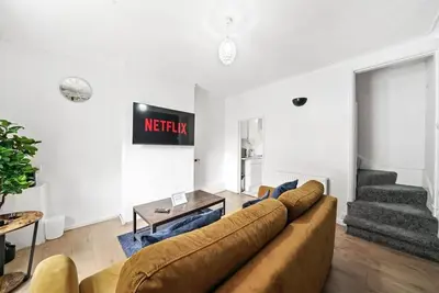 Image de Cosy 2 bedroom home with free parking on premises