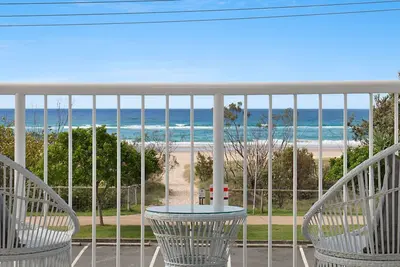 Image de Longbeach 6 - Beachfront Bilinga - Min. 3 night stays!