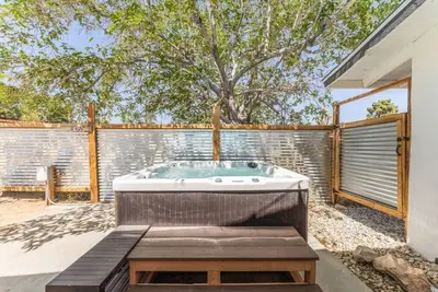Image de Hot Tub+Large Yard+Games+Comfy+ Jtnp entrance