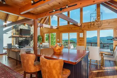 Image de A Celestial Chalet | Pets, Hot Tub & Majestic Mountain Views!