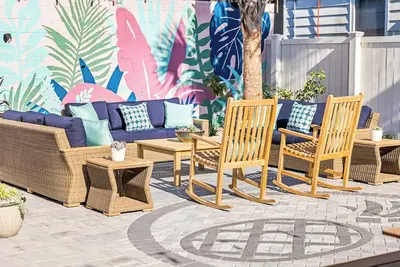 Image de Tranquil Courtyard Retreat - 1 Block to King St!