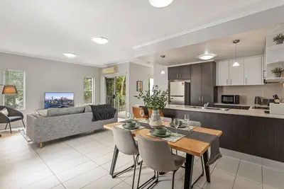 Image de Central Cosy 2-Bed with Pool and near Qut & Cbd