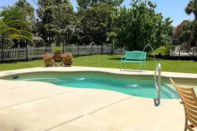 Image de DreamBoat Paradise-Spacious, Heated Pool, HotTub, Backyard Boat Slip, near Beach