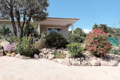Image de New! Mini villa 4 personnes très belle vue  à 2 mn des piscines naturelles