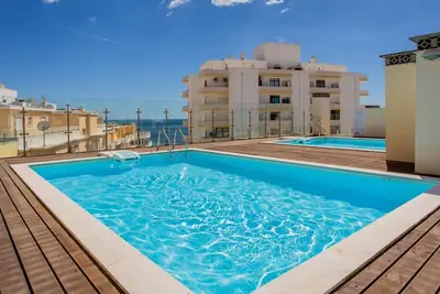 Image de 2bdr W/ Ac & Pool -2min from beach- by LovelyStay