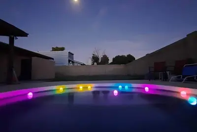 Image de A golfers dream vacation home in North Phoenix - backyard pool and putting green