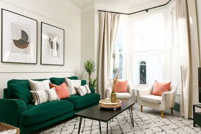 Image de Luxury for 2024, Central Plymouth Home for 10