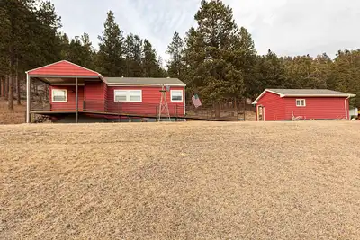 Image de Entire cabin king bed fully stocked kitchen & free parking ideal for long stays!