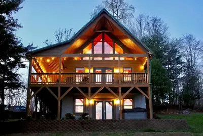 Image de Mountain Views \/ Golf \/ Hot Tub \/ Cozy Cabin!