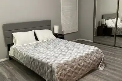 Image de Lovely 2 Bedroom Townhouse with fireplace