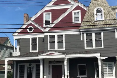 Image de Seven Bedroom Turn-of-the-century Grand Victorian