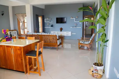 Image de Make peace with the ocean with breathtaking views and great beach Free Breakfast