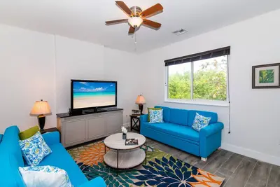 Image de Across from 7mile Beach - Near Palm Heights Hotel and Ritz