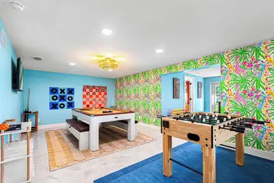 Image de New~Heated Pool~Pickleball~Fire Pit~HotTub~MovieTheater~GameRoom~Playset~10 beds