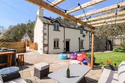 Image de Nant Y Celyn, family friendly, with hot tub in Clawdd-Newydd