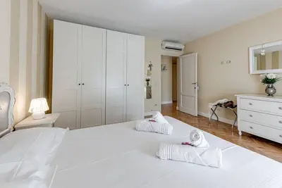 Flora - Sweet Dreams in Florence