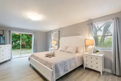 Image de 4/2 Spacious Downtown Srq Home!
