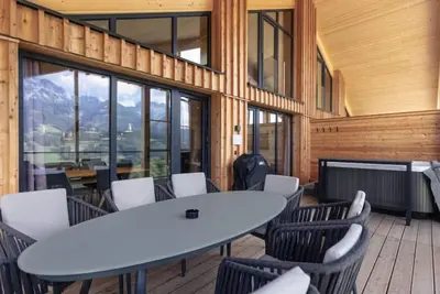 Image de Premium mit Galerie, Sauna&AuĂźenbadewanne by Interhome