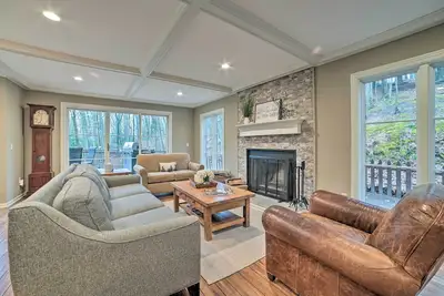 Image de Harbor Springs Retreat ~ 5 Mi to Downtown & Beach!