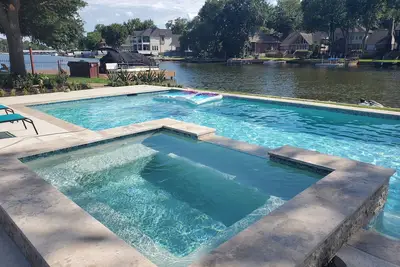 Image de Lakefront Paradise Huge Pool/Spa/Bug misting sys/4 game tables incl. Golden T