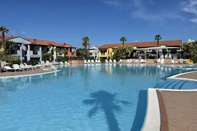 Image de Appartement de charme avec jardin privé et piscine situé à Aprilia Marittima