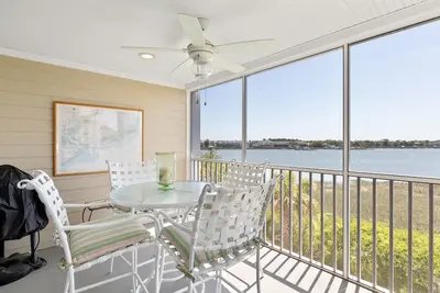 Image de Beautiful River Views! Pool, Near Town & Beach - Turn of River 2b