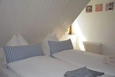 Image de Newly furnished vacation apartment in direct tidal flat location with balcony and sea view.