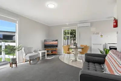 Image de The Beaches on Lakes Cottage - Lakes Entrance