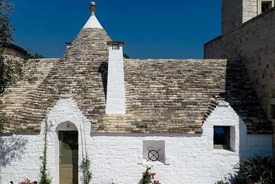 La Matrona | Intimate and enveloping trullo dwelling