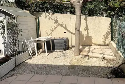 Image de appartement T2 dans résidence avec piscine et tennis