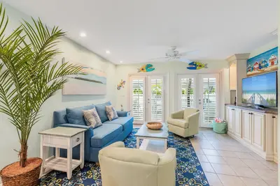 Image de Salty Kisses ~ Charming 2 Bedroom, 1. 5 Bath Townhome in Truman Annex!