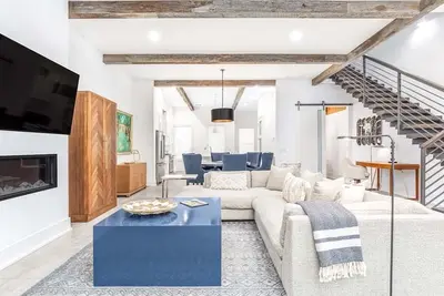 Image de Savannah Jetsetter | Pet Friendly, Luxury Townhome, Historic Savannah